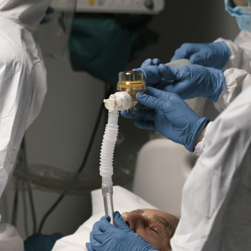 senior-man-breathing-with-special-equipment